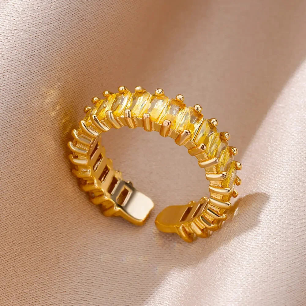 Elegant women's gold-plated ring with zircon - a perfect gift for weddings and occasions