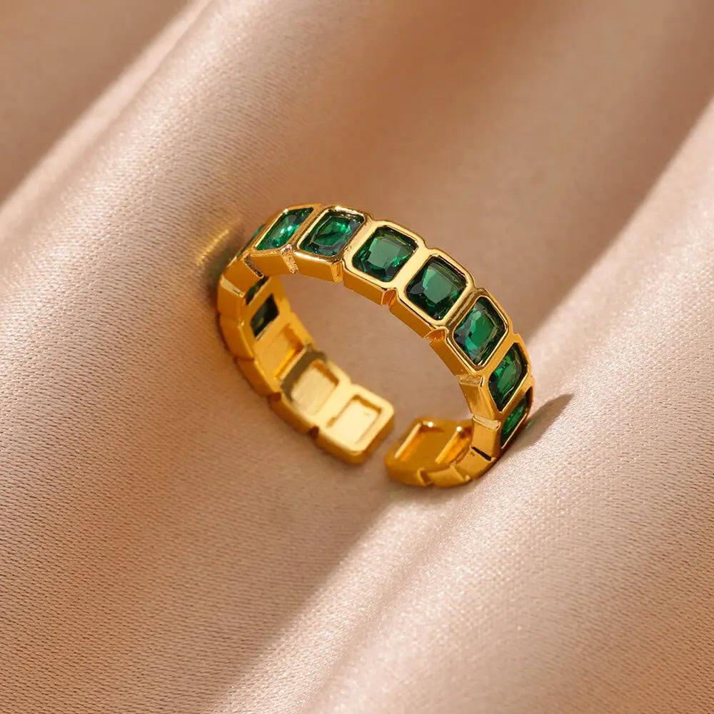 Elegant women's gold-plated ring with zircon - a perfect gift for weddings and occasions