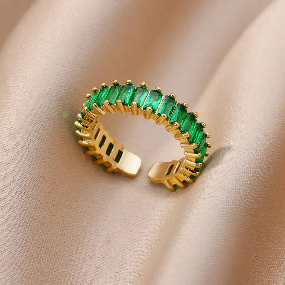 Elegant women's gold-plated ring with zircon - a perfect gift for weddings and occasions