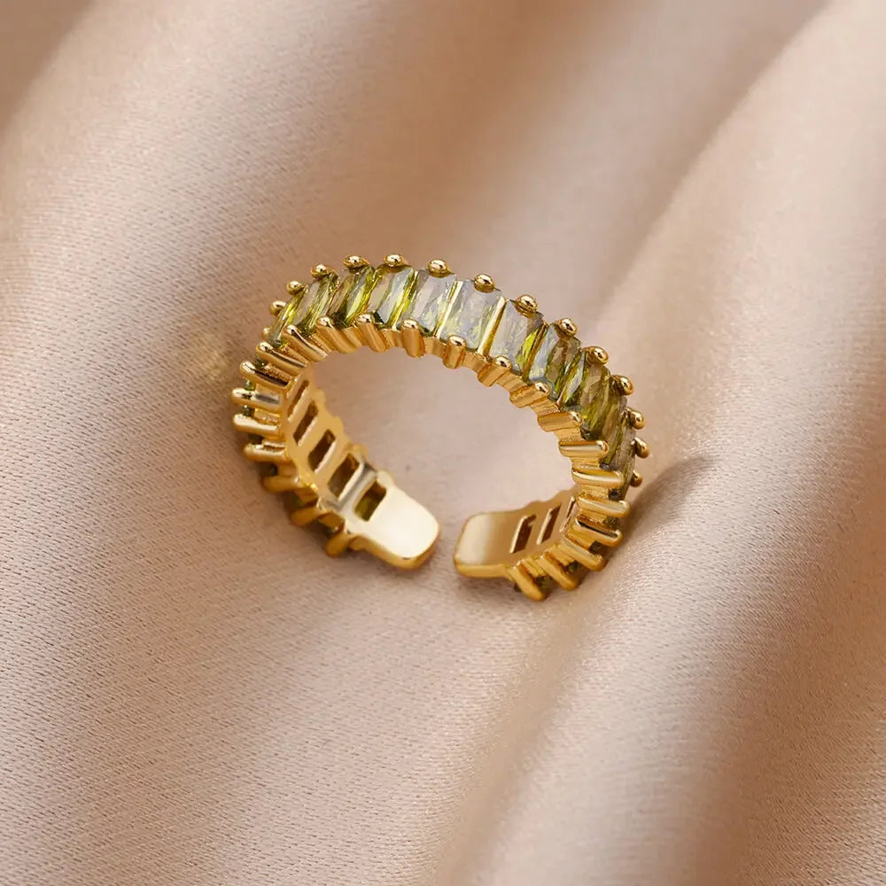 Elegant women's gold-plated ring with zircon - a perfect gift for weddings and occasions