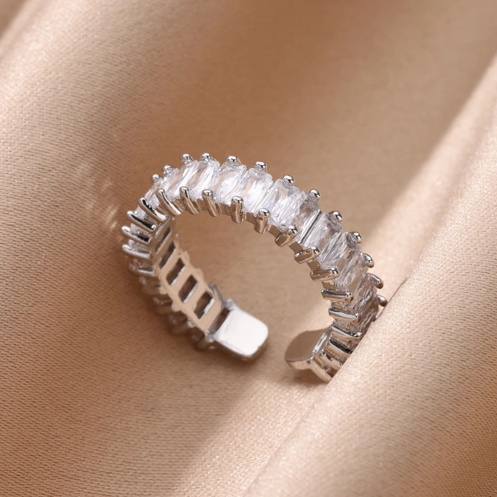 Elegant women's gold-plated ring with zircon - a perfect gift for weddings and occasions