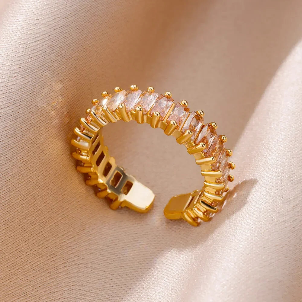 Elegant women's gold-plated ring with zircon - a perfect gift for weddings and occasions