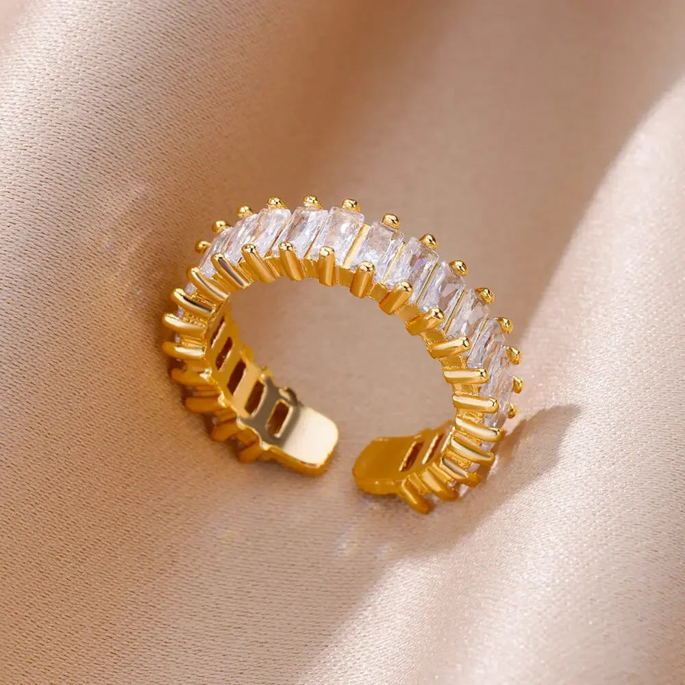 Elegant women's gold-plated ring with zircon - a perfect gift for weddings and occasions
